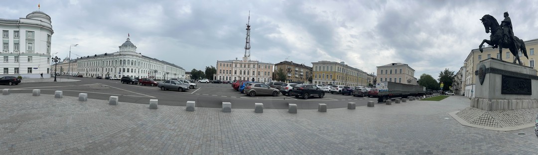Мы были в Твери проездом, и Светлана, влюбила нас в этот замечательный город. Несмотря на дождь