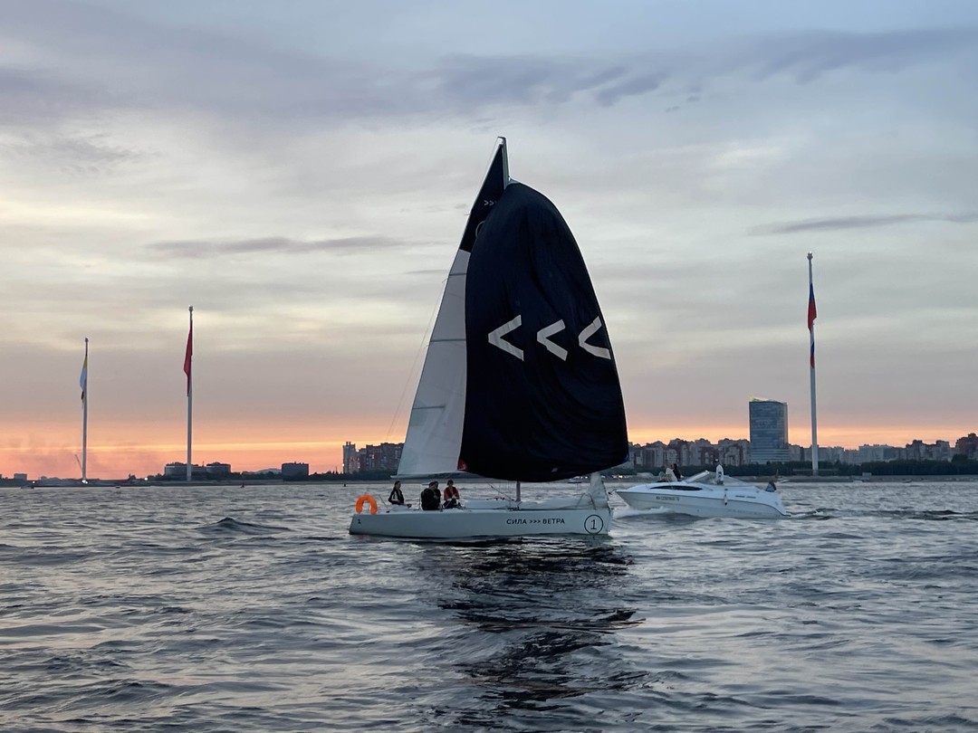 Все прекрасно. . экскурсия на закате, спокойно проплыли, попили шампанского. На борту есть санузел