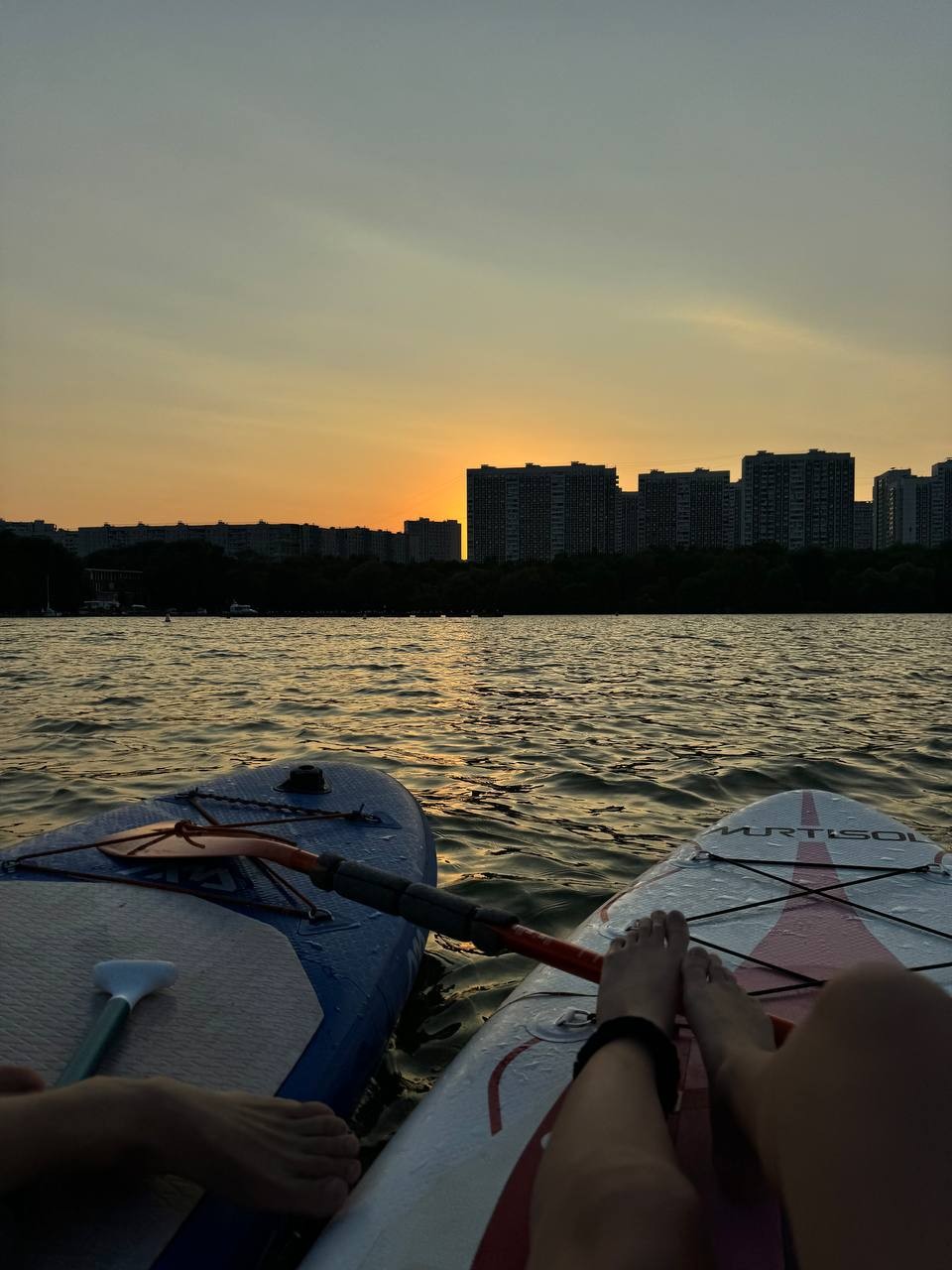 Прогулка прошла отлично благодаря нашему отличному настроению и классной погоде. Сапы новые. Что не понравилось- отсутствие доброжелательности