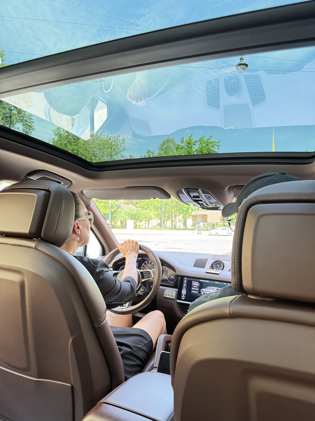 Петербург на Porsche Cayenne с панорамной крышей (Юлия)
