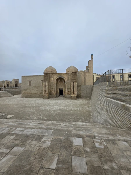 Великолепный гид Марина погрузилась нас в историю. гармоничный и лаконичный рассказ. получилось захватывающее путешествие. спасибо 😊