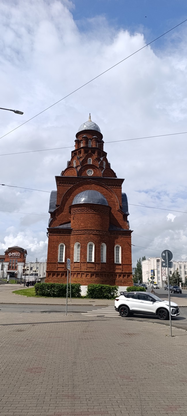Владимир имеет коласальный багаж знаний по истории Своего края и города. очень хорошая экскурсия. Спасибо, всё понравилось