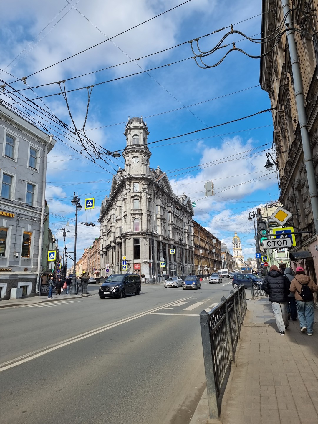 Фото отзыва 8: экскурсия "Комбоэкскурсия по Питеру: подъём на крышу + променад по дворам и парадным"