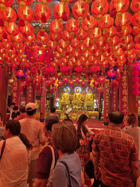 Спасибо огромное Яне за экскурсию! Побывали в красивом комплексе храмов, прокатались на лодочке, прогулялись по необычной