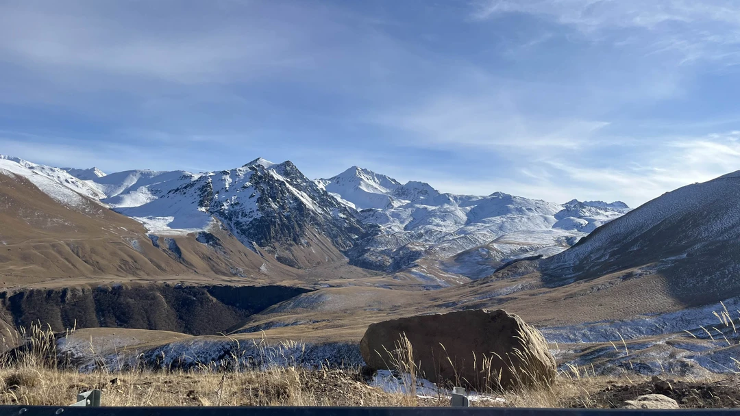 Понравилось, что утром в 7:30 открыл Трипстер и уже в 10:00 мы сидели в комфортабельном новеньком