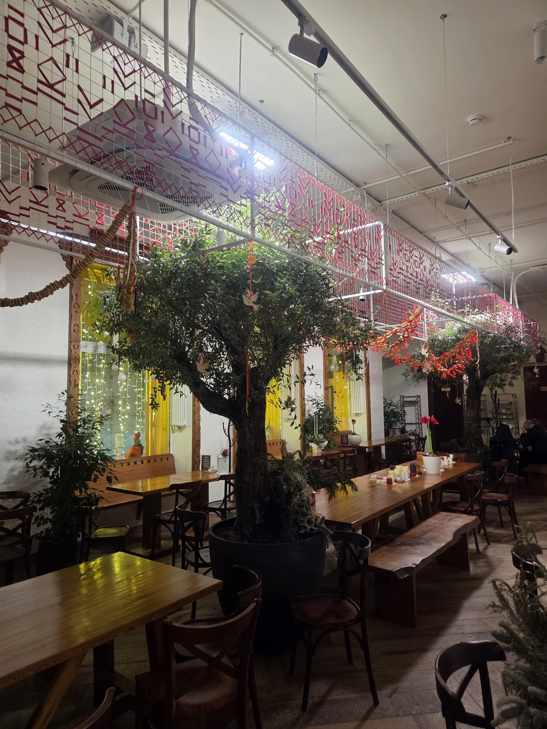 Мы очень довольны прогулкой! Всем понравилось, необычно, еще и еще просили почитать нам и рэп и стихи и Александр не отказывал