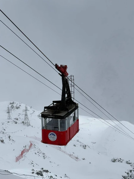 Хочу поделиться впечатлениями от зимнего маршрута данной экскурсии. Путешествие началось с поездки в ущелье Адыр‑су. Уже