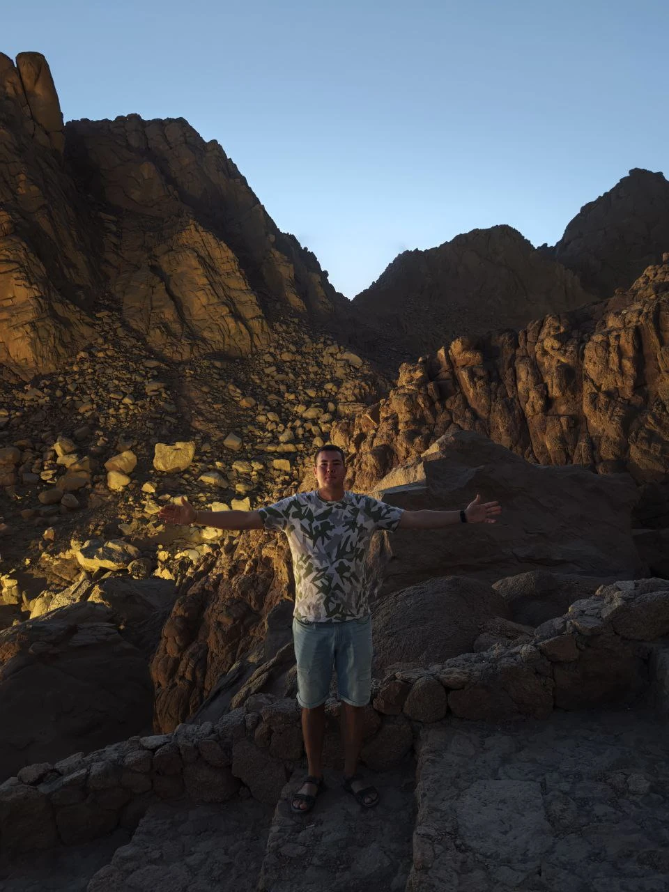 Это была лучшая экскурсия в моей жизни! Мы с женой в восторге. Махмуд профессионал своего дела