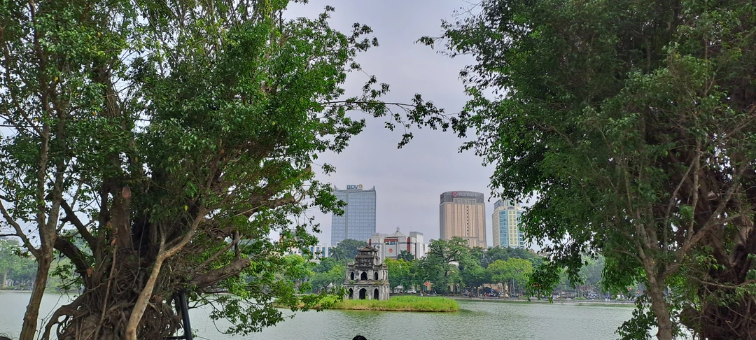 Спасибо Сергею за увлекательную прогулку по центру Ханоя! И правда, обстановка была очень дружеская, непринужденная! Здорово