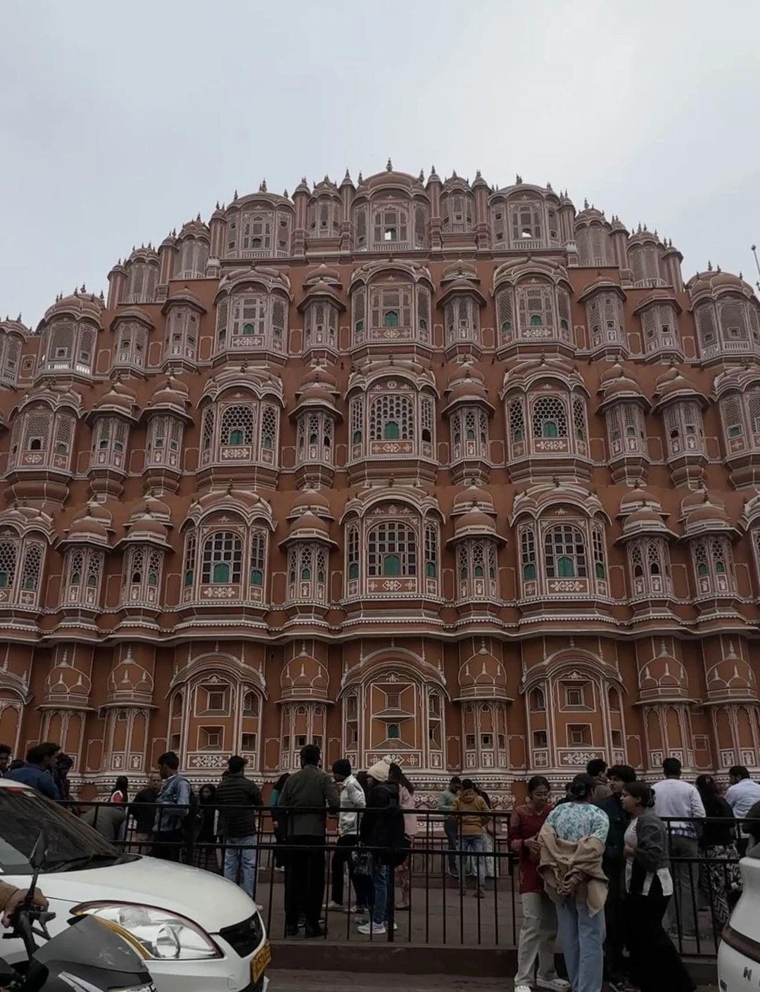 Все на высшем уровне! Встретили в аэропорту с табличкой, провели очень классную экскурсию, грамотный гид, чистый