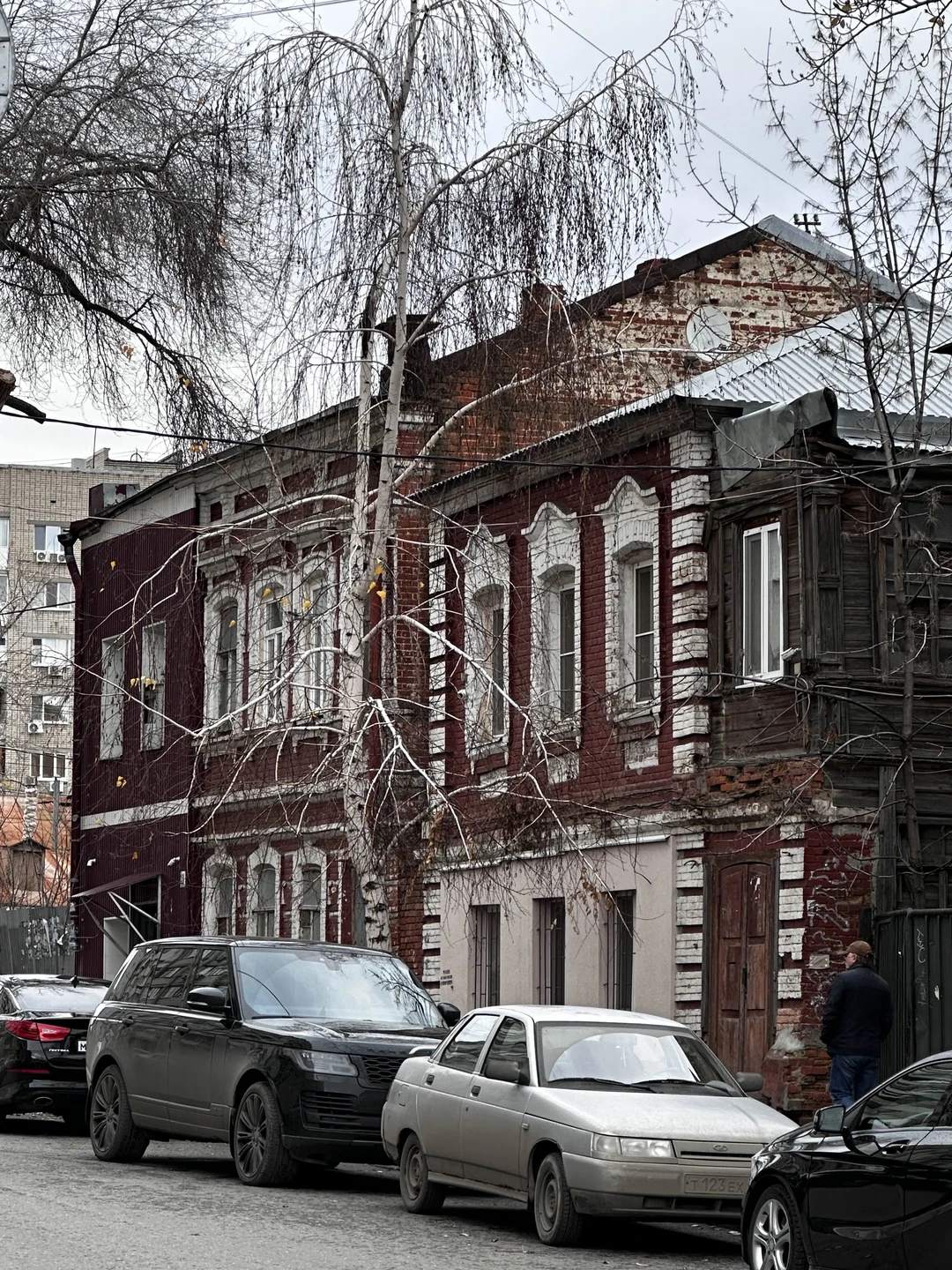 Евгений поразил глубокими знаниями об истории Саратова, влюбил нас в город и раскрыл его с разных