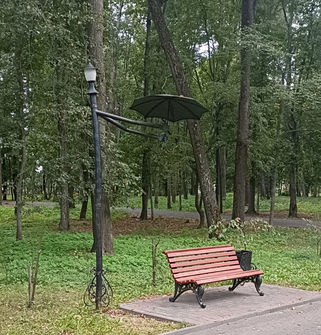 Замечательный город и замечательная экскурсия с замечательным Александром! И по городу проехали, и в красивых парках