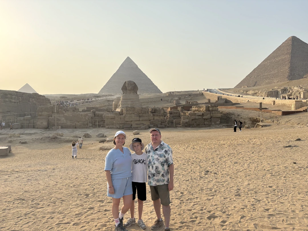 Были на индивидуальной экскурсии в Каир и пирамиды Гиза. Русскоговорящий гид Экрами, понятно и очень интересно
