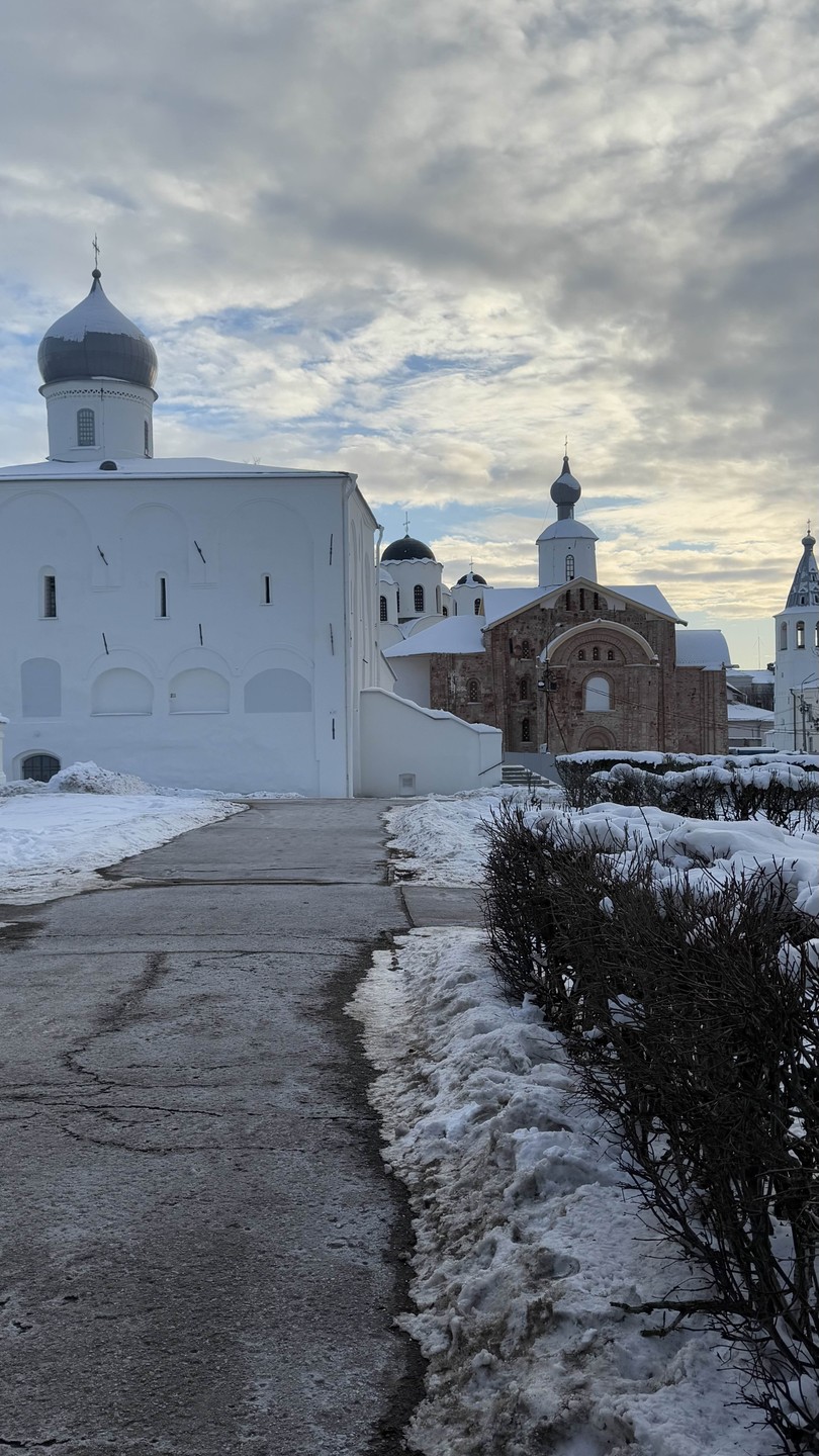 Элеонора - прекрасный экскурсовод, знает массу исторических деталей, и очень приятный человек, мы остались крайне довольны экскурсией