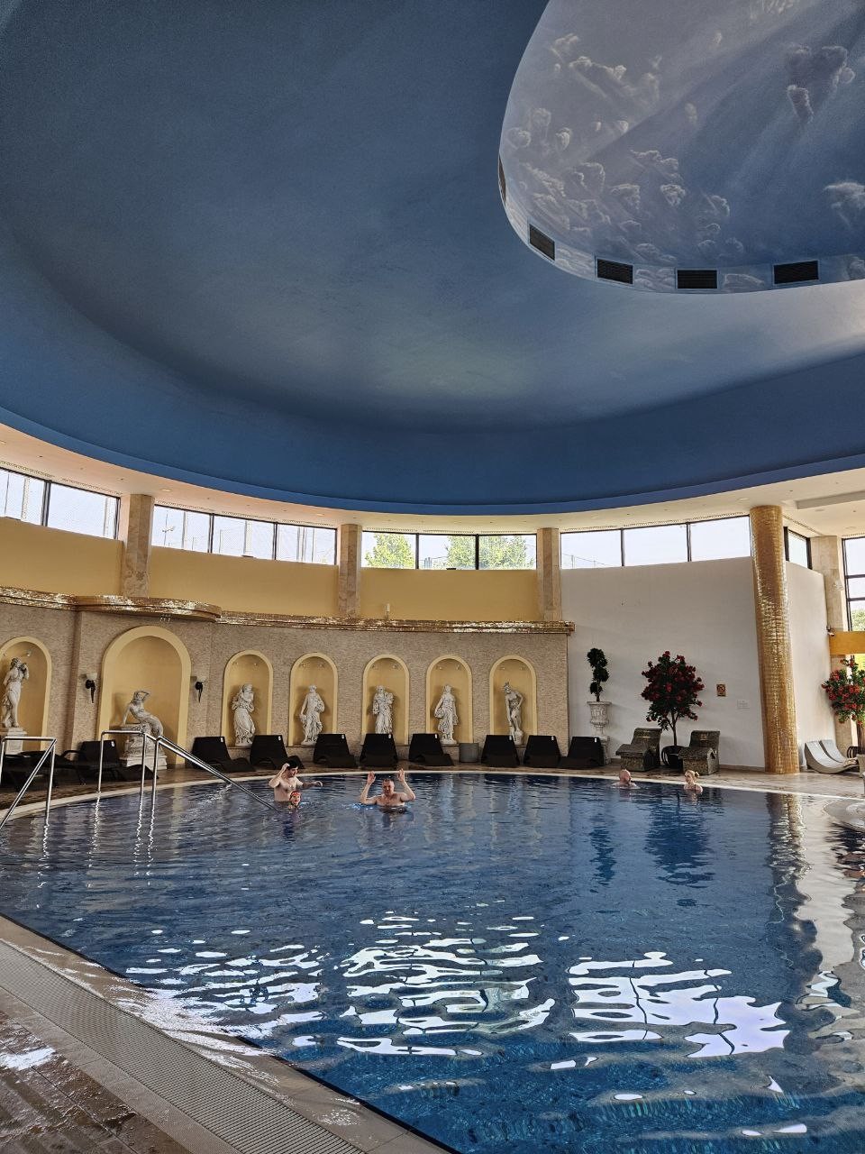 Огромное спасибо за классную экскурсию, сочетающую в себе посещение термальных источников и винодельни, хочу поделиться своими