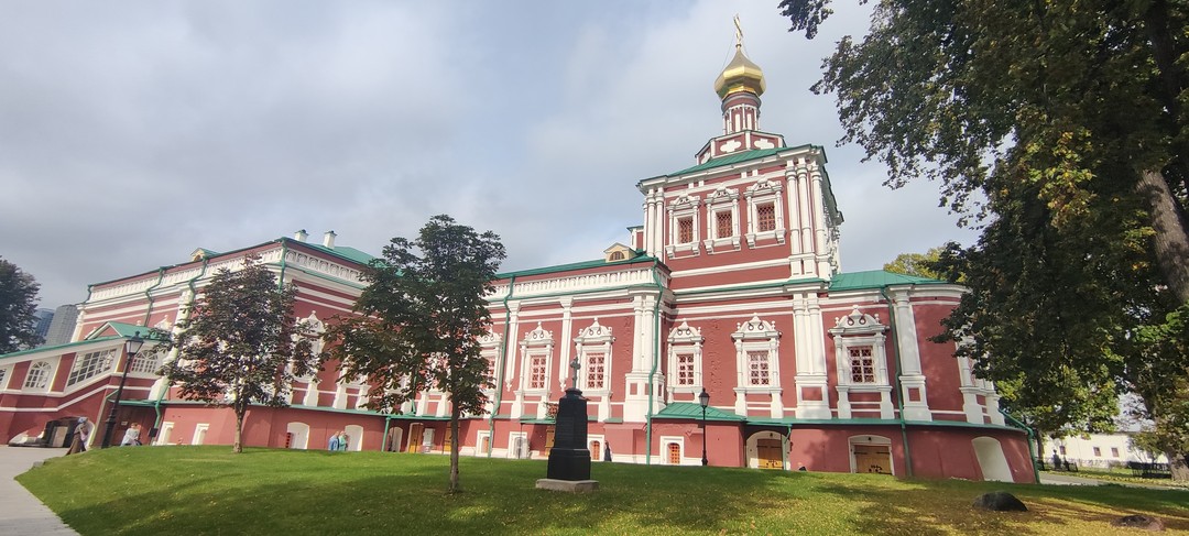 Новодевичий монастырь и Новодевичье кладбище (Анна)