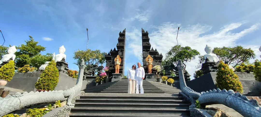 Отличная программа, замечательная экскурсия!!!!! Были с Яником два дня, за это время он показал нам много