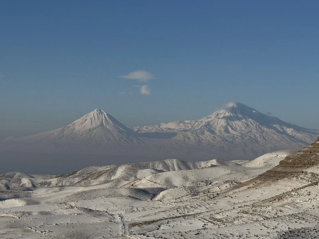 Экскурсия прошла замечательно, даже несмотря на прошедшие обильные снегопады, несколько осложнившие дорожную ситуацию в горах!