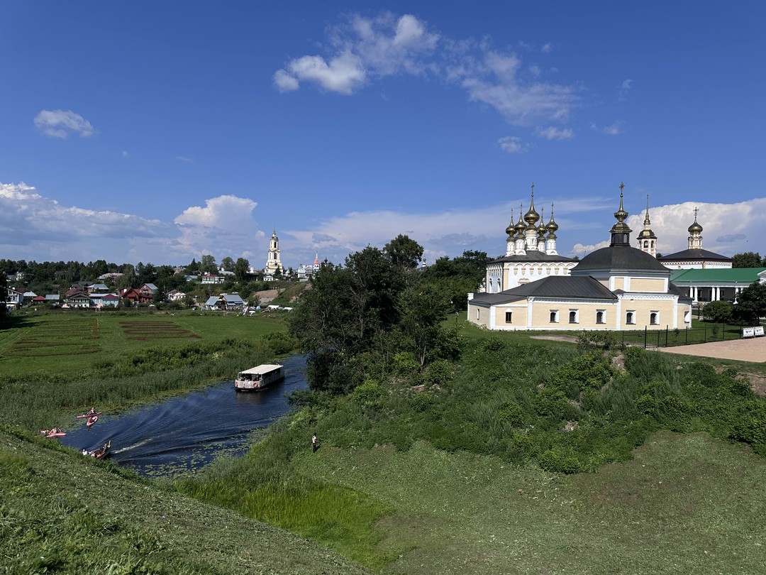 Елена очень интересно рассказывает и увлекает! Ребенок остался доволен, ну и места очень красивые 😊