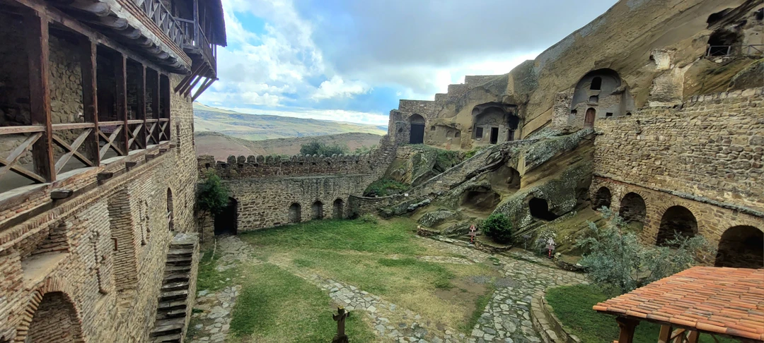 Очень понравился пещерный монастырь Давида Гареджа