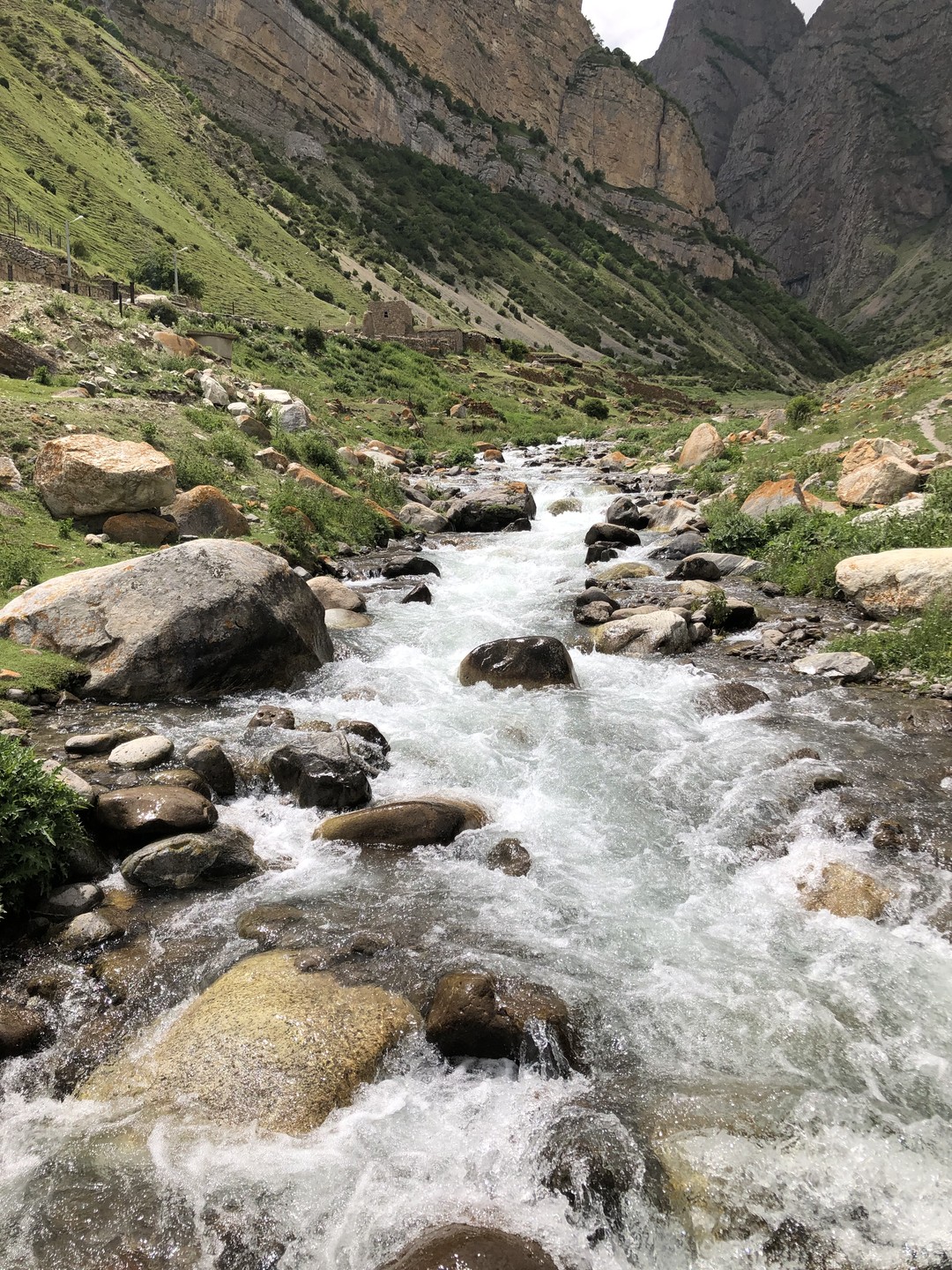 В июне отдыхали в Кисловодске и решили выбрать экскурсию в Кабардино-Балкарию. Экскурсия очень понравилась, мы брали