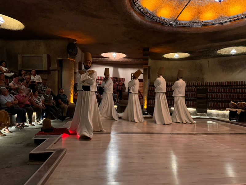 Церемония кружения дервишей в Каппадокии