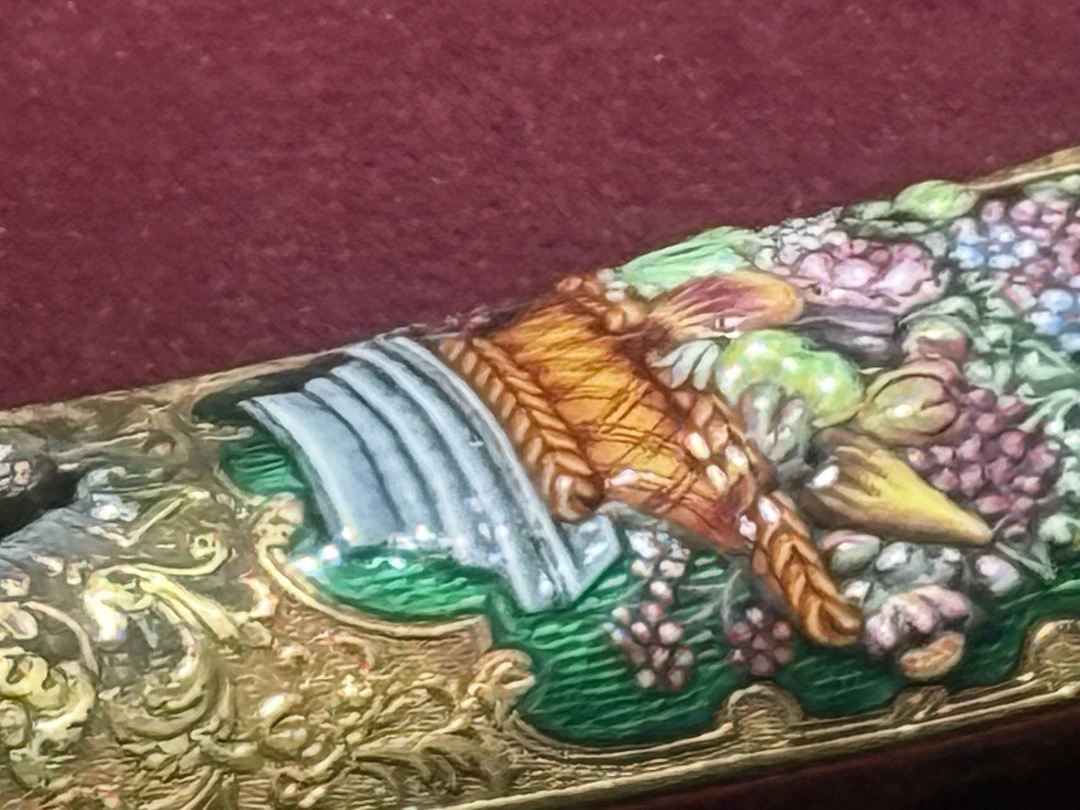 Рушен знает свое дело, провел экскурсию, ответил на наши вопросы, подсказал, что еще посмотреть, куда стоит