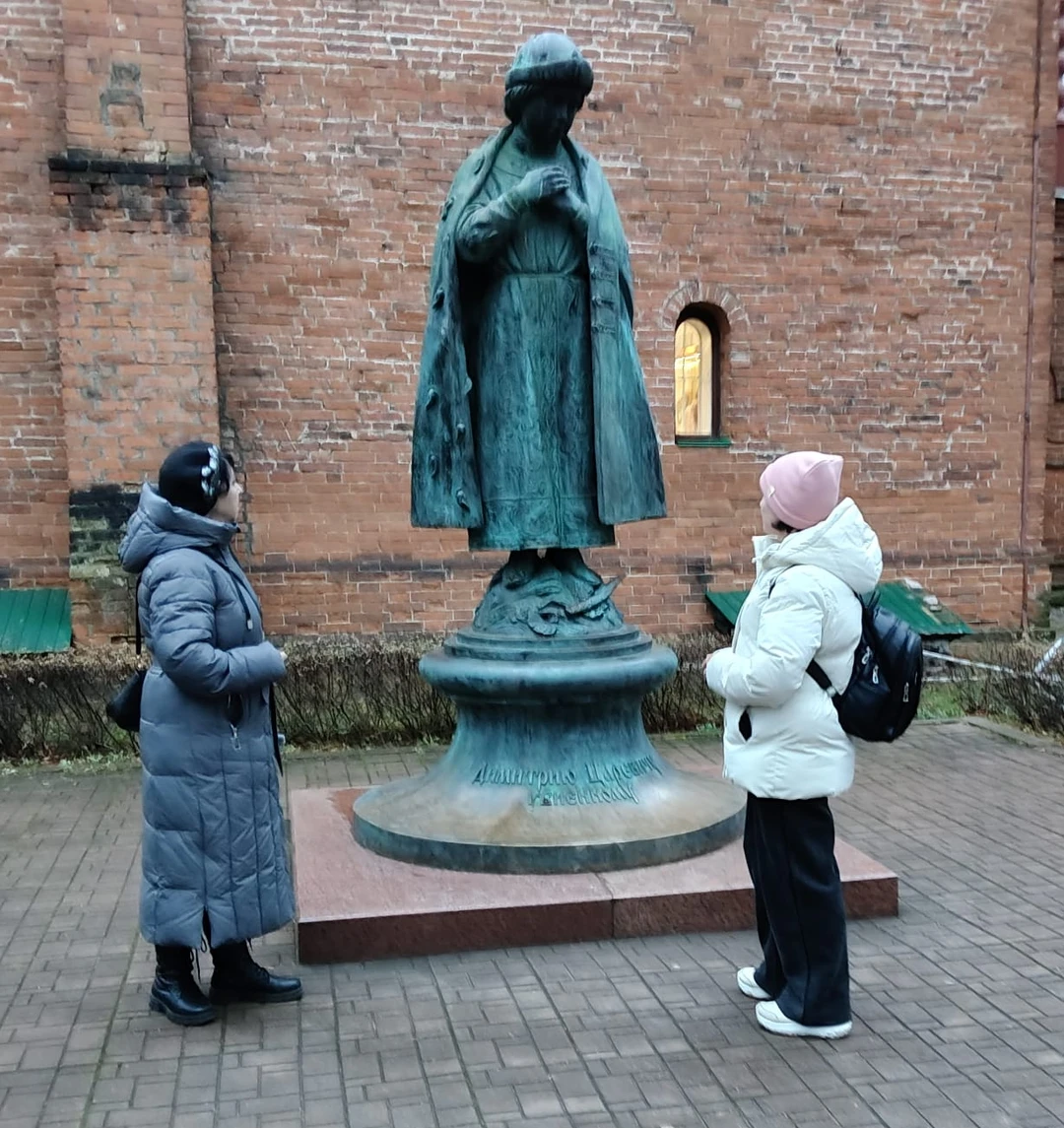 Очень важно, чтобы повезло с экскурсоводом. Нам повезло)) Надежда не только владеет глубокими знаниями тайн Угличского