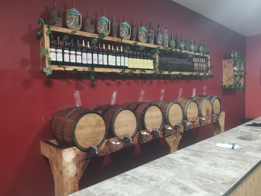 Была проездом в Сочи, но вкус когда-то давно попробованного Абхазского вина забыть невозможно. Поэтому я специально