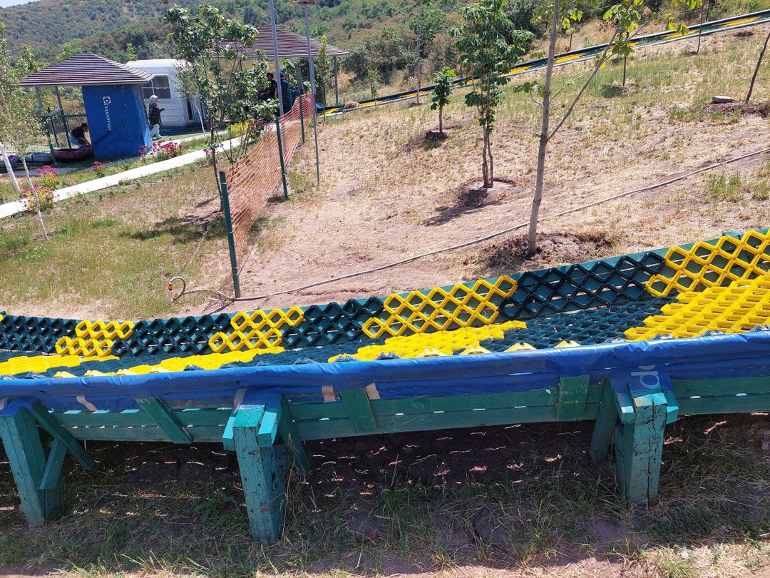 На экскурсию забрал Билал, купил в дорогу водичку. На оленьей ферме гуляли самостоятельно, ферма небольшая, олени