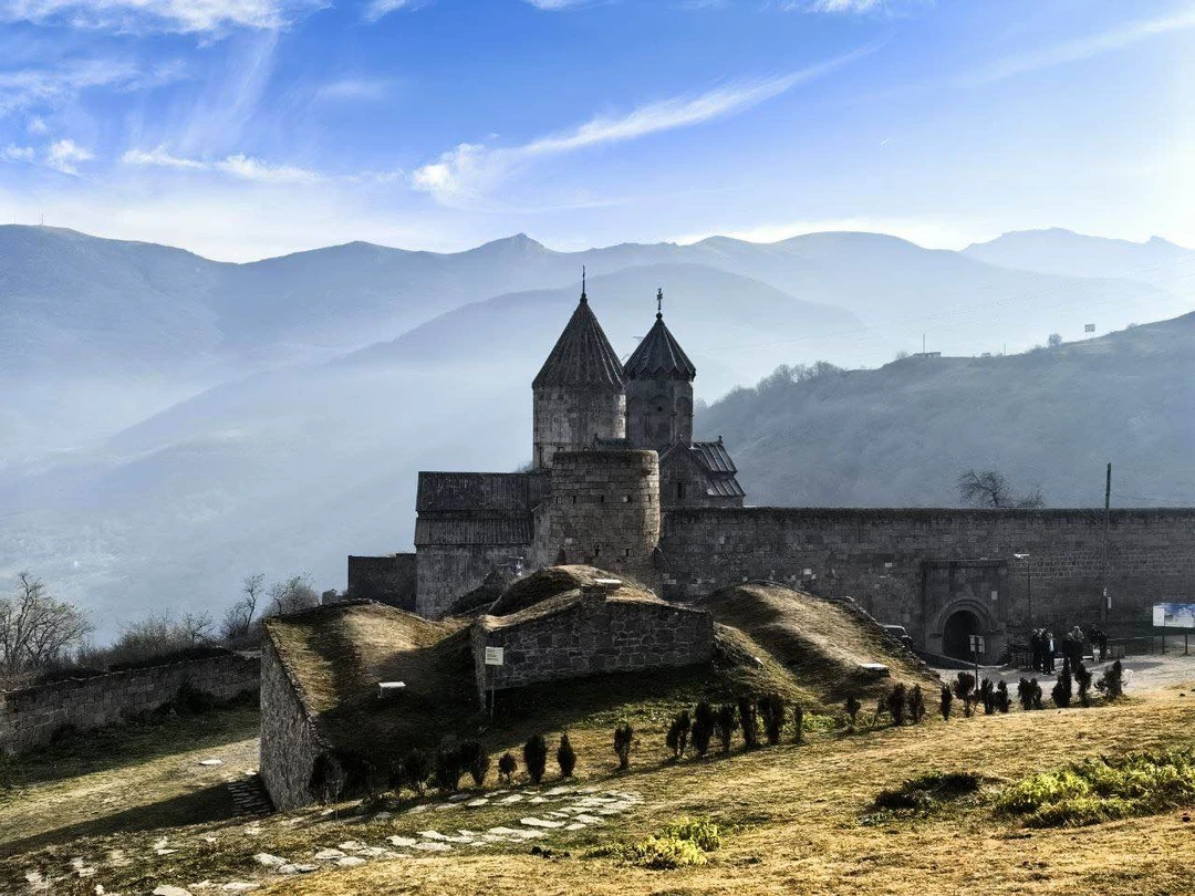 Брала экскурсии к Татеву и на Севан/Дилижан. Все понравилось! Спасибо Артуру и Гургену за отличные экскурсии и красивые фотографии!