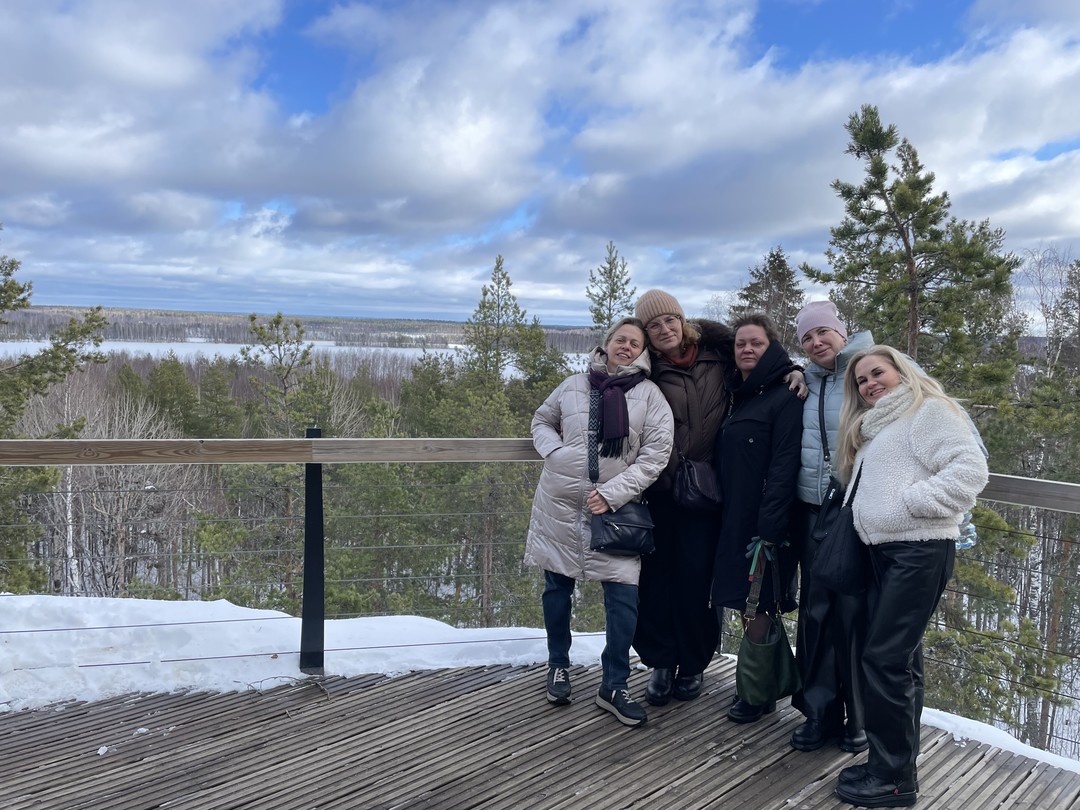 Спасибо нашему гиду Роману! Путешествовали группой из 9 человек, двое детей. Все в восторге! Комфортный автобус