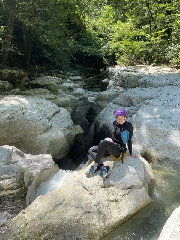 Каньонинг с опытным инструктором в мини-группе