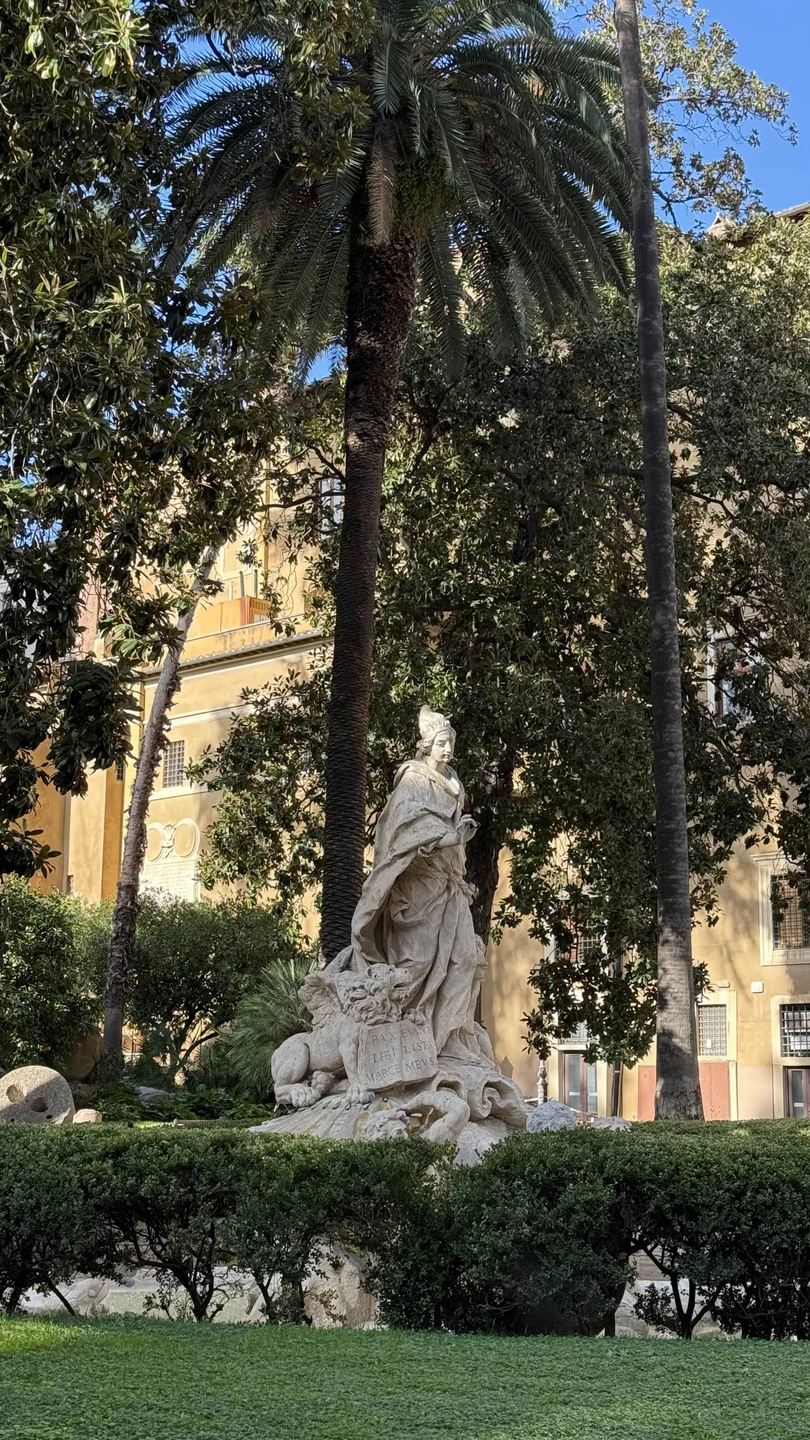 Спасибо Маргарите за экскурсию, нам все очень понравилось: и рассказ был интересный и мы увидели Рим