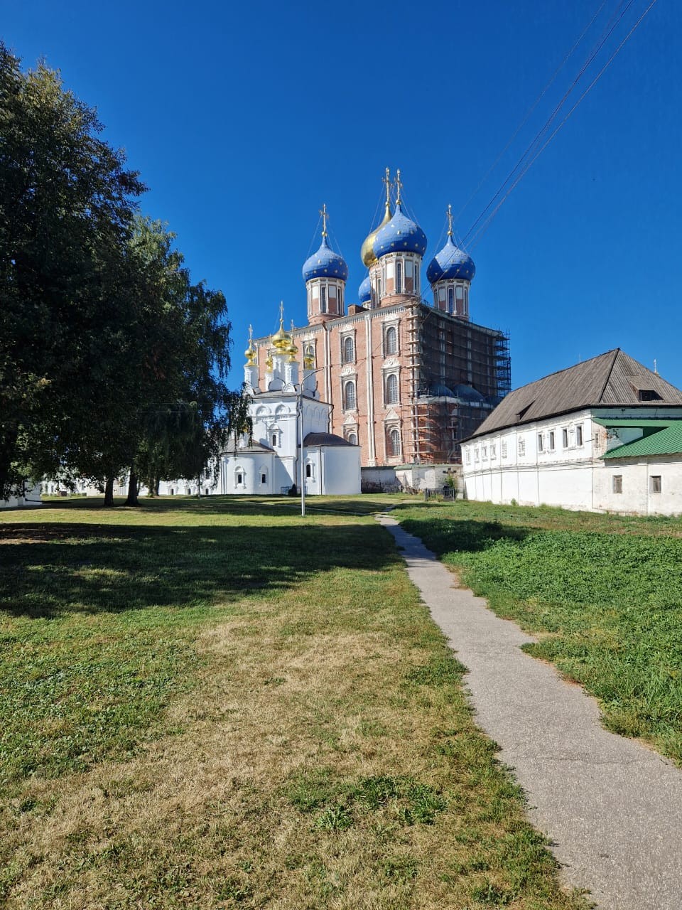 Были на обзорной экскурсии по Рязани. Дмитрий замечательный гид, прекрасно знает историю города и края. Чудесная