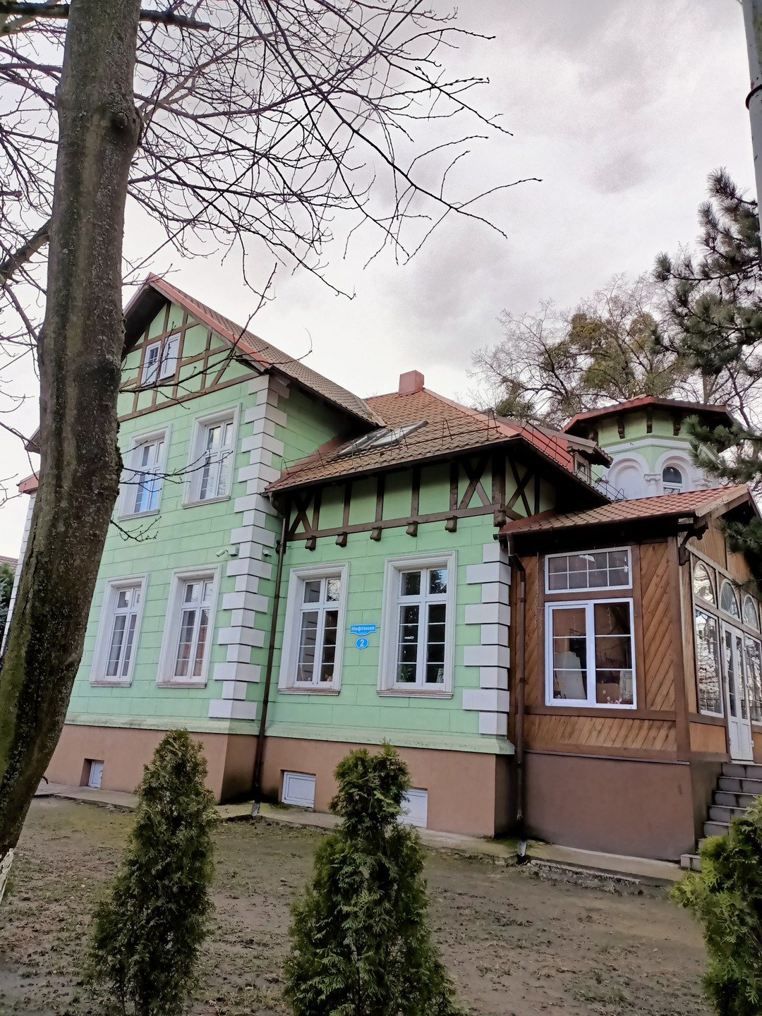 В предыдущий свой приезд в Калининград в 1998 году нам хотелось посмотреть немецкую архитектуру, которая осталась