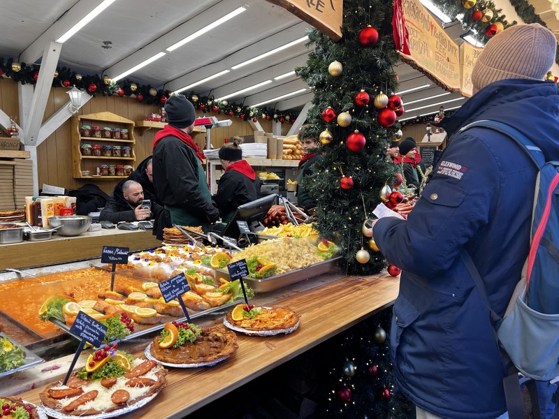 Зимний Будапешт после Рождества: огни, рынок, руин-бары