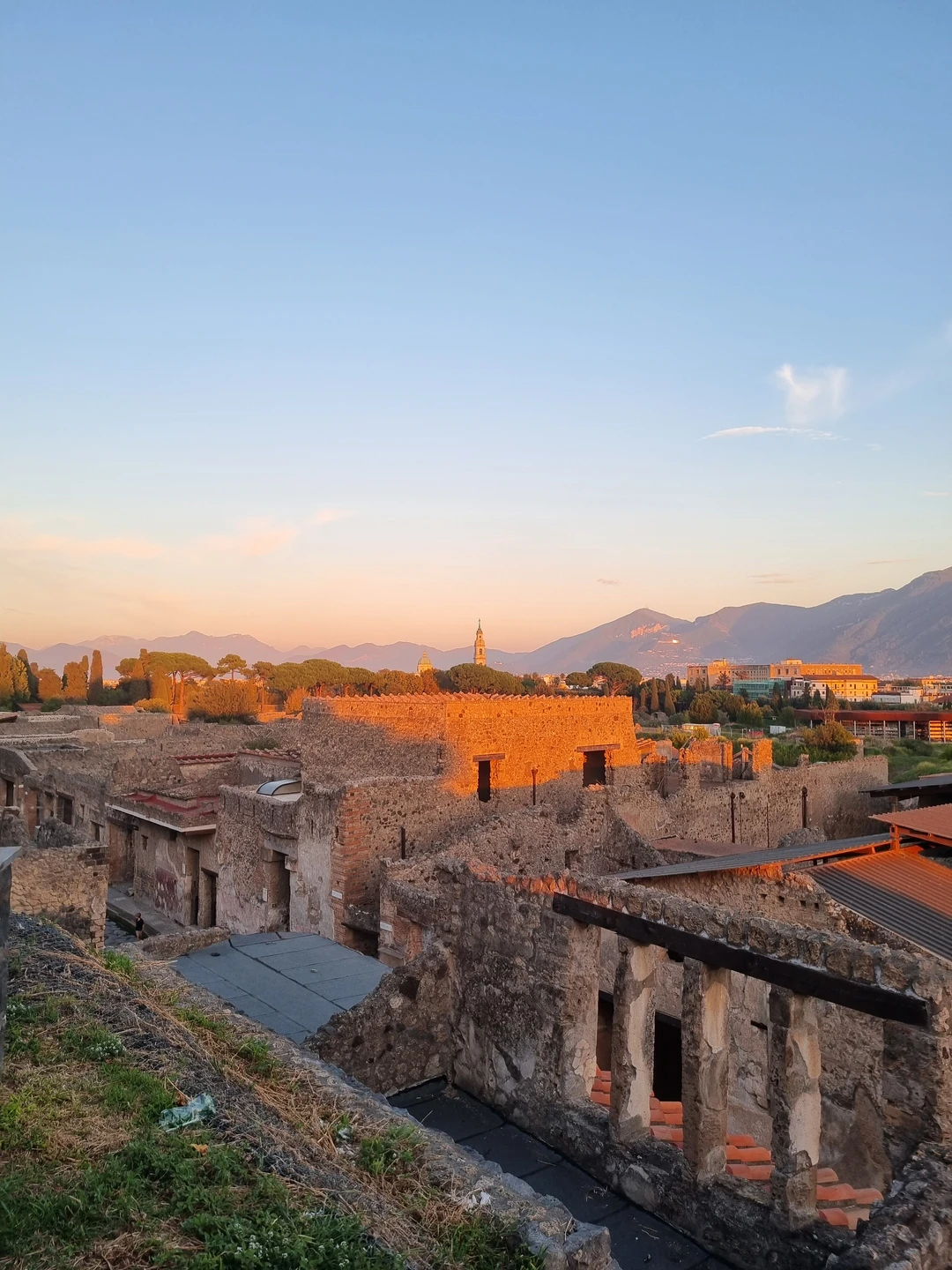 Эллина провела для нас потрясающую экскурсию! Очень понравился подход к организации прогулки и структурированию материала, произошло