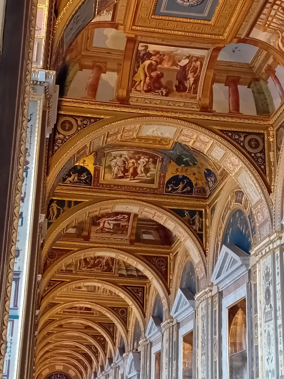 Захватывающая и интересная экскурсия, будто на одном дыхании. Поставленная речь, позитивное настроение Валерии только больше разжигали