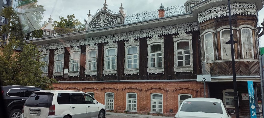 Нашей компанией были на экскурсии обзорной по Тюмени на автомобиле. Эксурсовод знающий, интересно рассказывает. Все объекты
