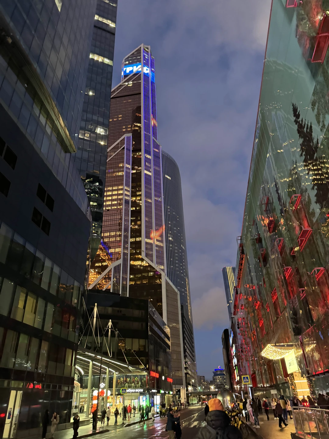 Хорошая экскурсия, много интересных деталей, рекомендуем!