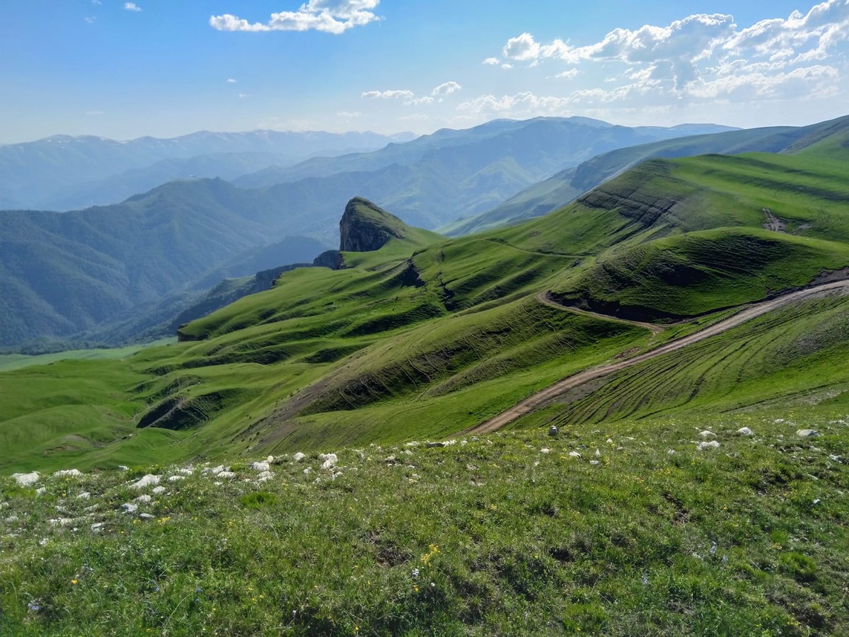 Белые скалы Сарцапата: треккинг в горы