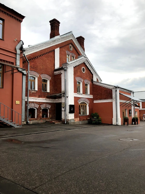 Неожиданные Сыромятники: индустриальные гиганты, арт-пространства и Спасо-Андроников монастыря