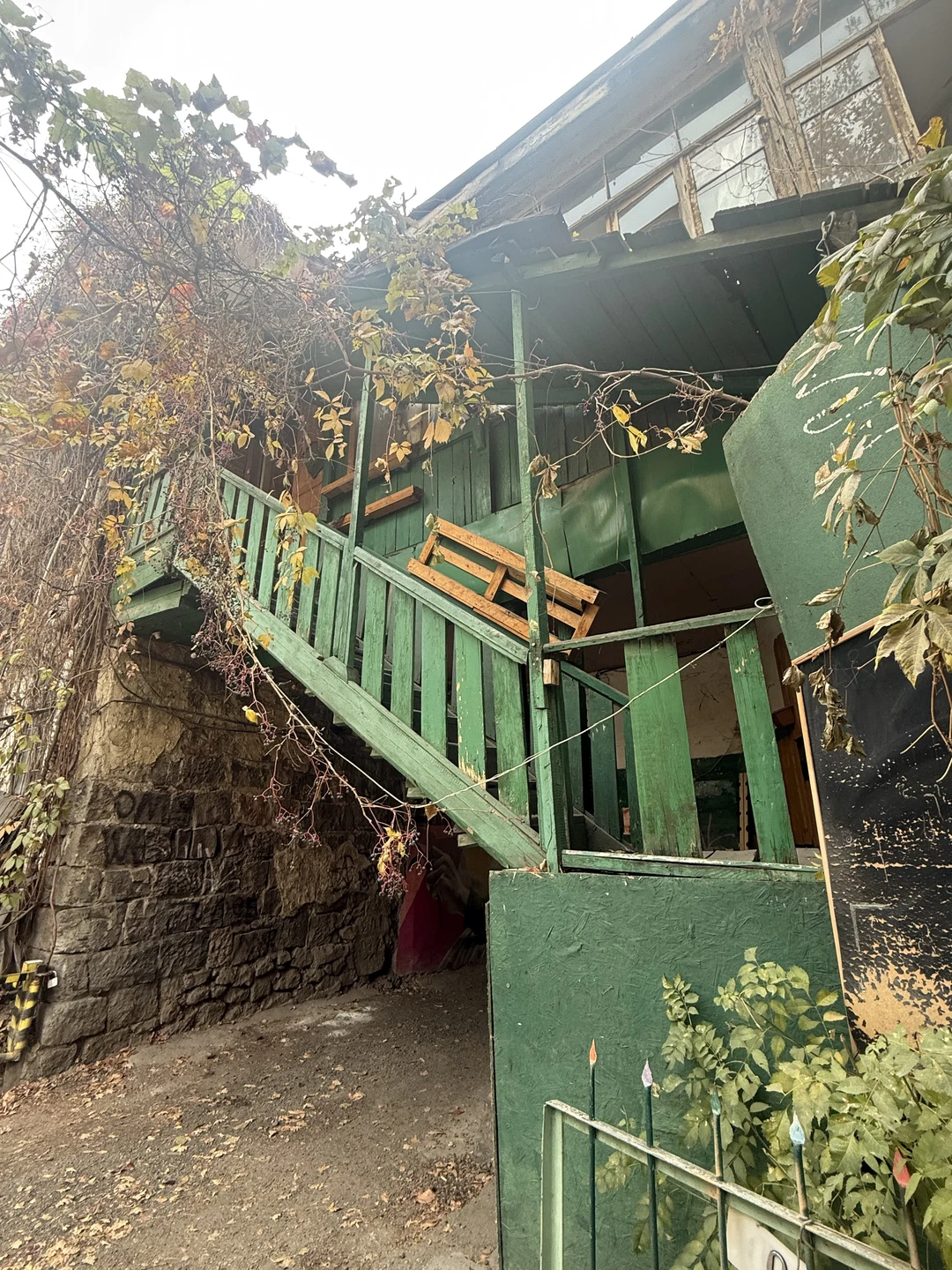 Экскурсия по г. Еревану с гидом Арамом, оставила незабываемые приятные впечатления. Увидели старые дома, красивые улицы