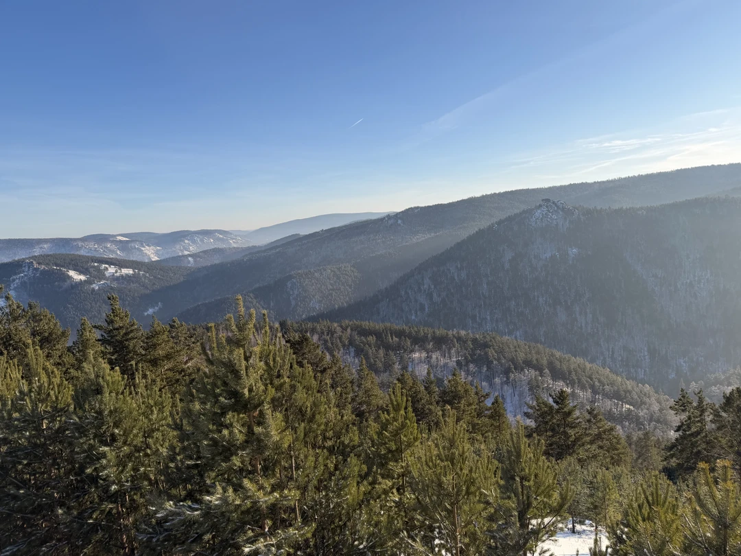 Великолепная экскурсия!! 6,5 часов пролетели незаметно, мы увидели потрясающие по своей красоте места, получили интересную информацию