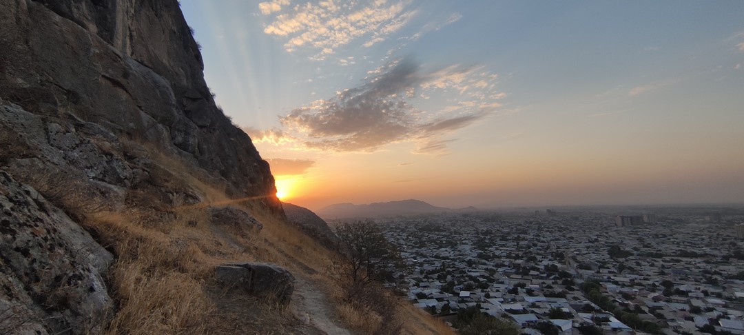 В августе мы проехали маршрут "В мире зеркальных озёр и перевалов". Нашим гидом был Дмитрий, очень
