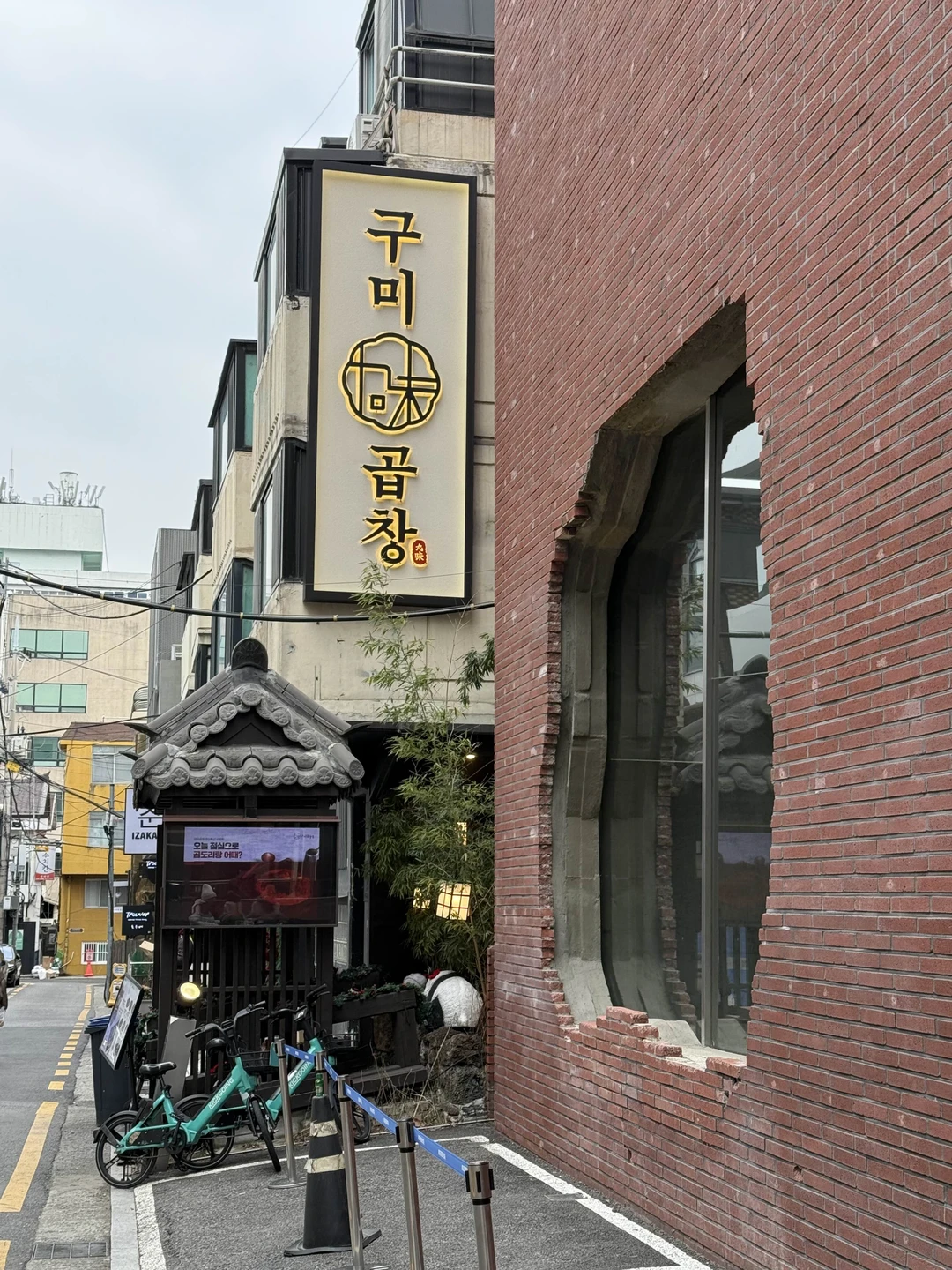 Ксюша - вне всяких похвал. Открытая в общении, интеллектуально разносторонняя, креативная в подборе highlights маршрута -