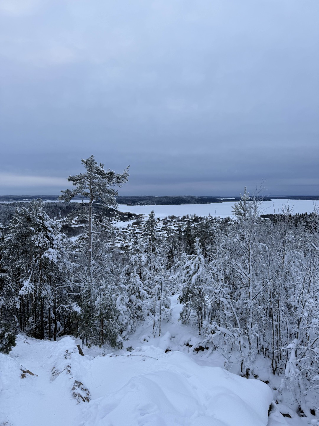 Спасибо большое за экскурсию. Это было великолепно. Поездили по всяким не попсовым точкам, посмотрели водопады, поднялись
