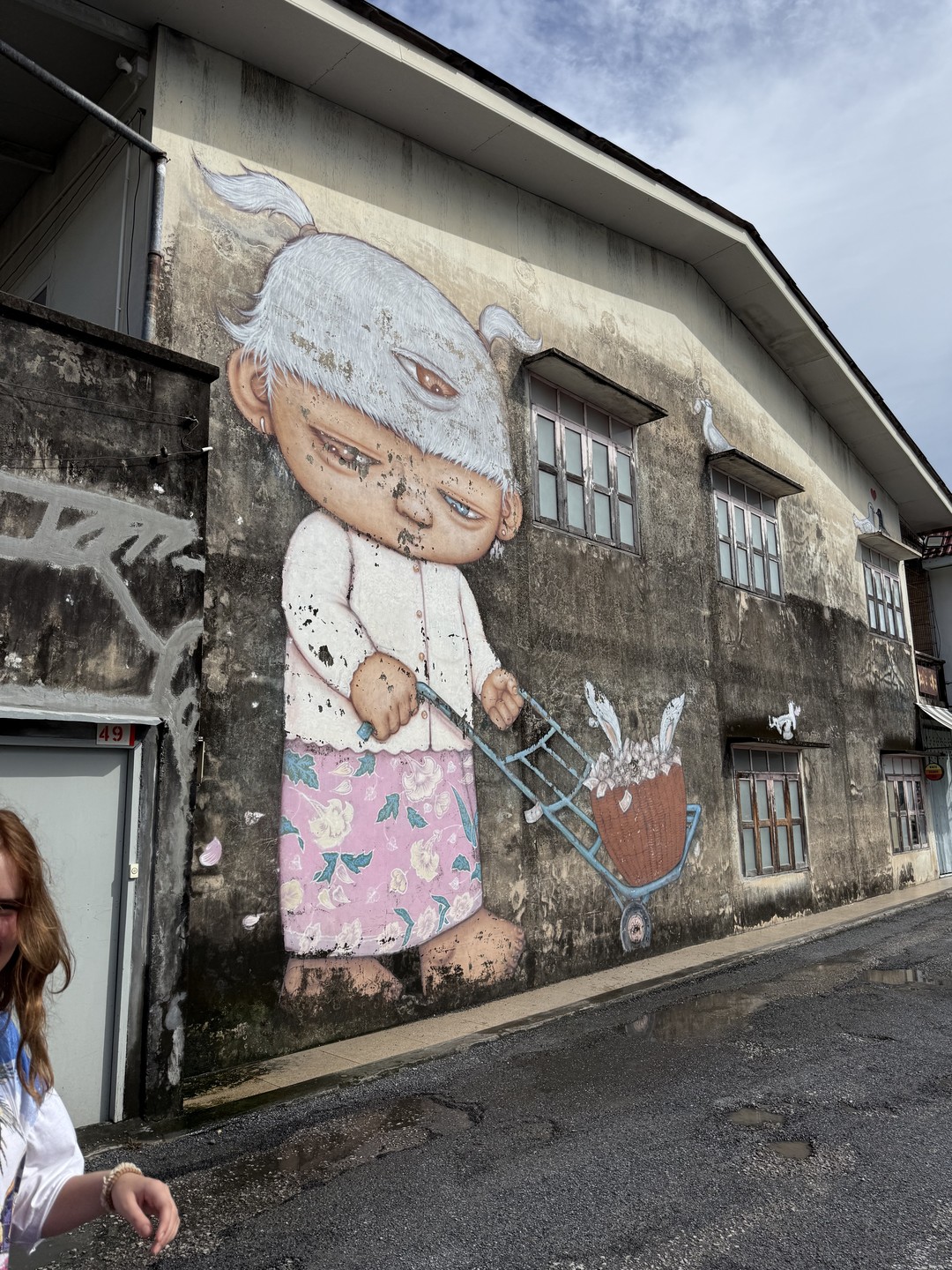 Были с 2 детьмм. Очень понравилась структура экскурсии, начали не с начала, а с удобного места