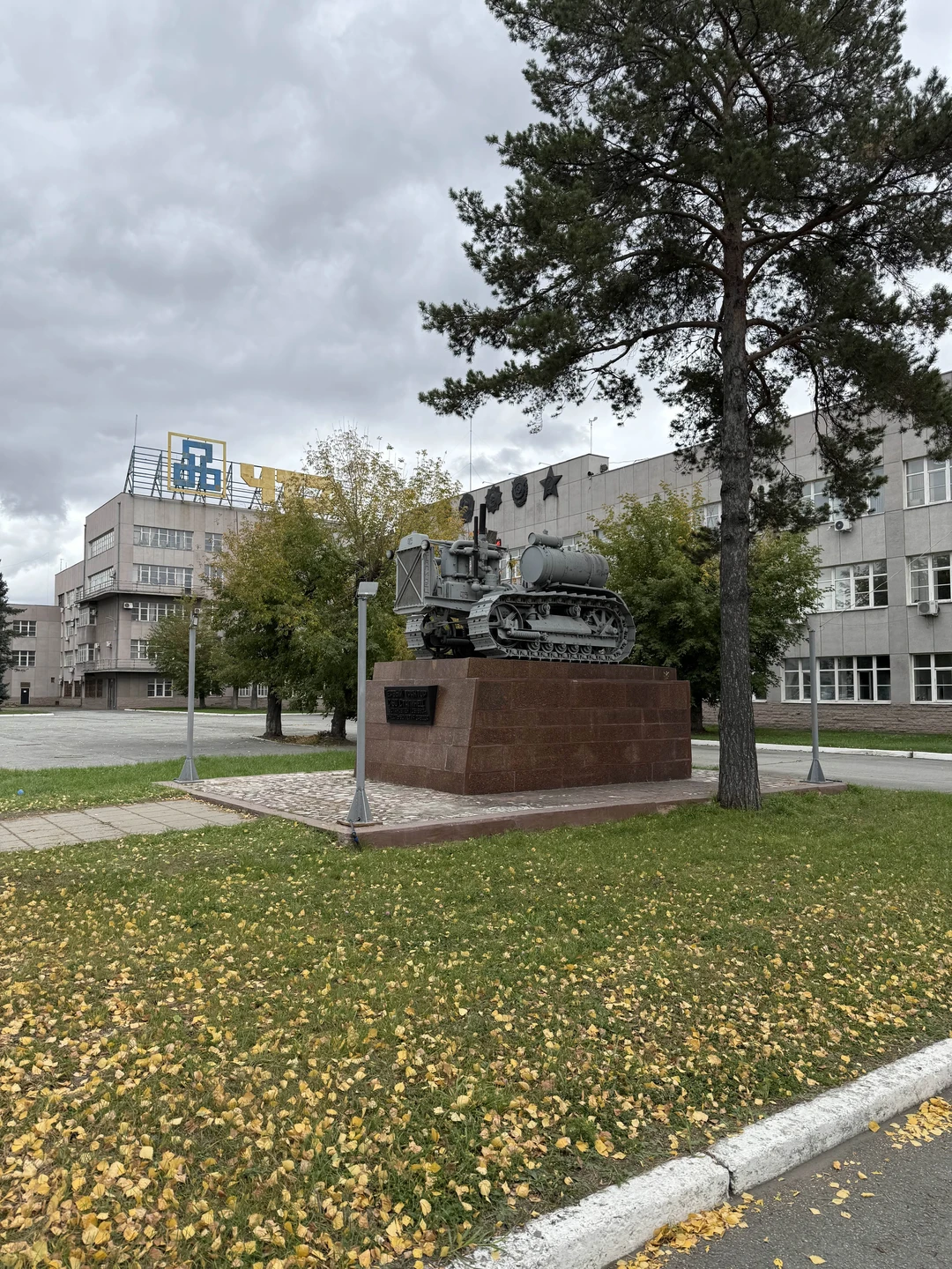 Такая прям не традиционная экскурсия, совсем не типичная, узнали много интересного, отличная подача. Все понравилось и запомнилось. Не нудятина